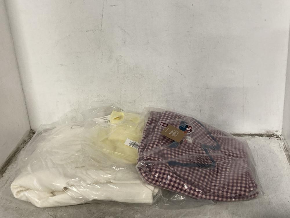 Lot 706  
            Chesterfield SR46 - Parcel Delivery Only 

                
3 X ASSORTED ADULTS CLOTHING TO INCLUDE OVOID PEA COAT IN CREAM - UK SIZE 12 (LOC...