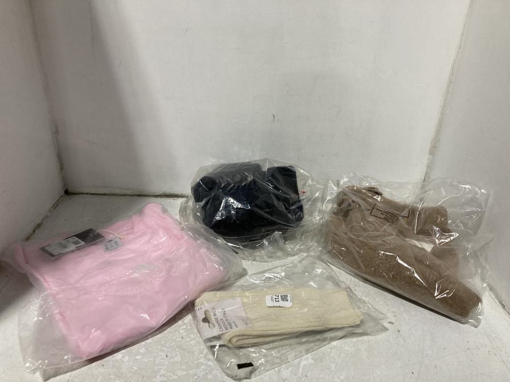 Lot 713  
            Chesterfield SR46 - Parcel Delivery Only 

                
QTY OF ASSORTED ADULTS CLOTHING TO INCLUDE CASHMERE RICH BED SOCKS IN CREAM - UK ...