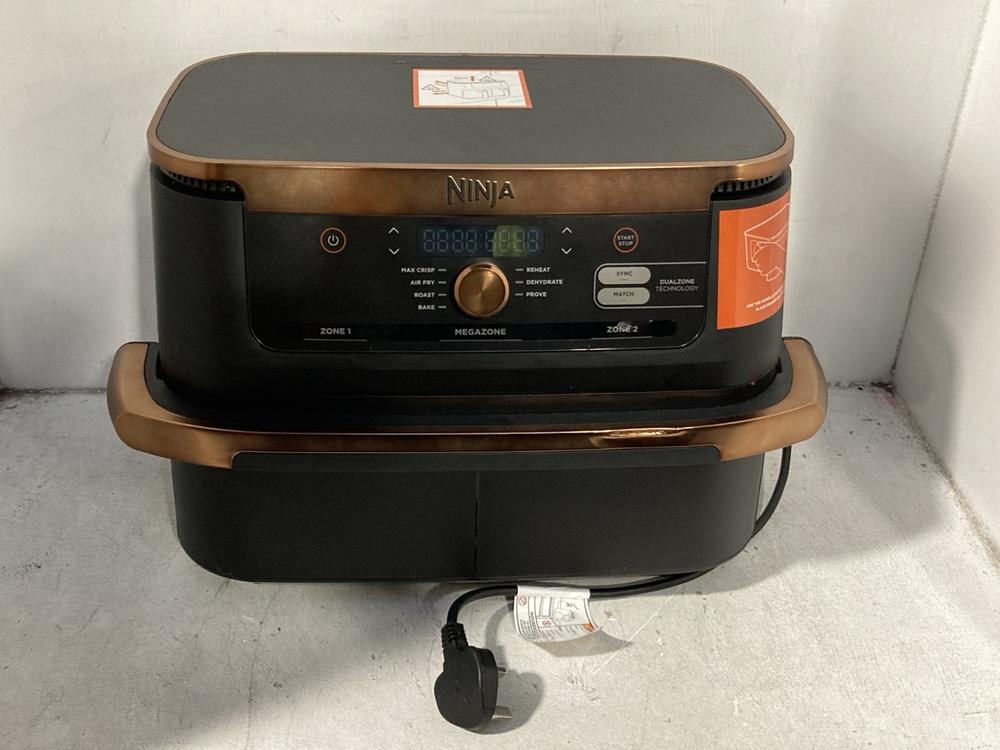 Lot 749  
            Chesterfield SR46 - Parcel Delivery Only 

                
NINJA FOODI FLEX DRAWER 10.4L AIR FRYER - ORIGINAL RRP £269 (LOCATION: B4)