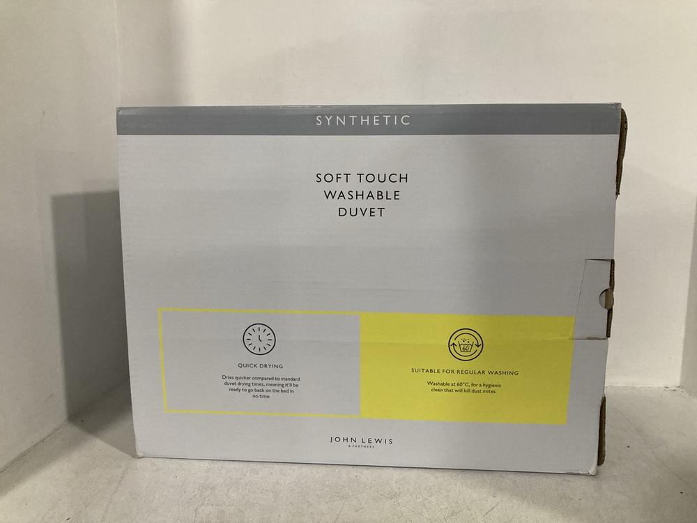 Lot 76  
            Chesterfield SR46 - Parcel Delivery Only 

                
SYNTHETIC SOFT TOUCH WASHABLE DOUBLE 13.5 TOG DUVET ( 200 X 200CM ) (LOCATION: A3)