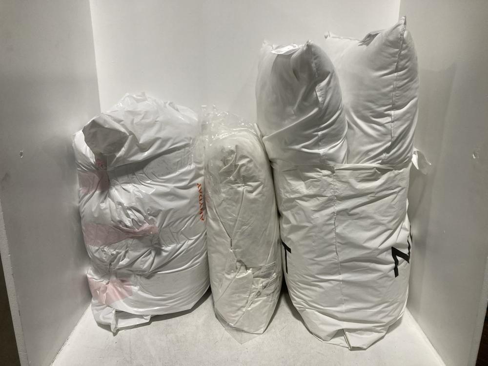 Lot 77  
            Chesterfield SR46 - Parcel Delivery Only 

                
4 X ASSORTED BEDDING ITEMS TO INCLUDE SOFT & LIGHT DOUBLE MATTRESS TOPPER ( 135 X...
