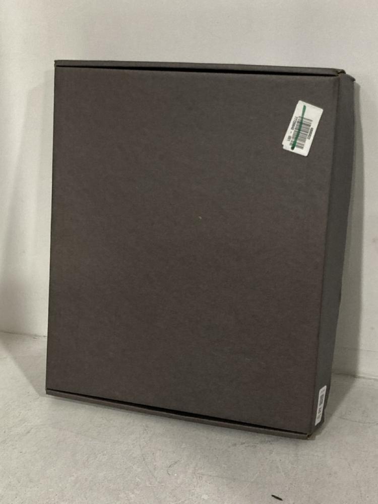 Lot 81  
            Chesterfield SR46 - Parcel Delivery Only 

                
GIRL WITH PEARL EARRINGS BY THE DUTCH BAROQUE PAINTER JOHANNES VERMEER FRAME PICT...