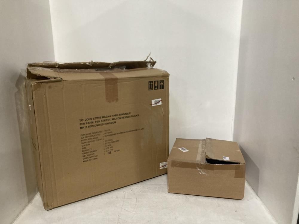 Lot 90  
            Chesterfield SR46 - Parcel Delivery Only 

                
OAK BED TRAY TO INCLUDE WINTER SPICE INCLUSION XL CANDLE (LOCATION: A3)