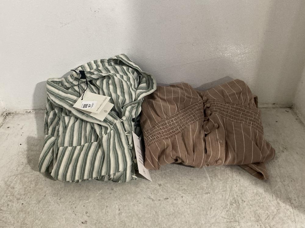 Lot 97  
            Chesterfield SR46 - Parcel Delivery Only 

                
STRAIGHT MIDX STRIPE DRESS IN GREEN & WHITE - UK SIZE 6 TO INCLUDE SI LUCINDA MID...