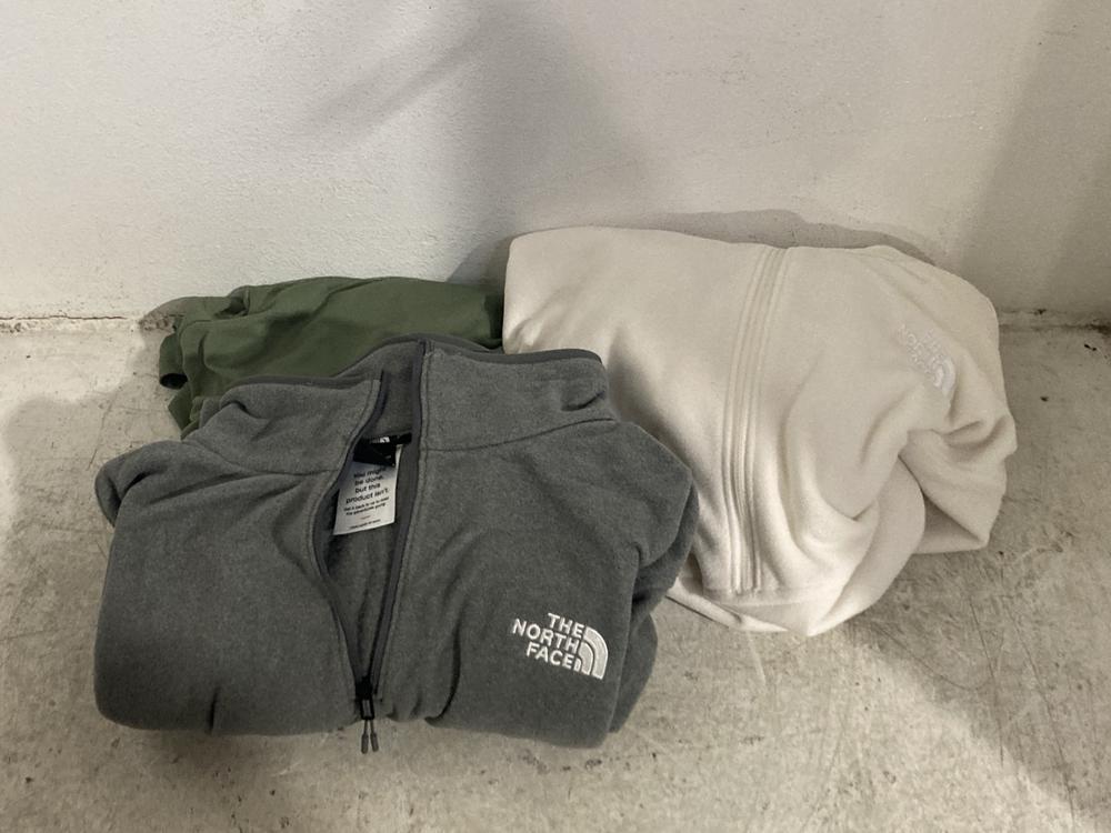 Lot 99  
            Chesterfield SR46 - Parcel Delivery Only 

                
3 X ASSORTED ADULTS THE NORTH FACE CLOTHING TO INCLUDE THE NORTH FACE 24/7 S/S RE...