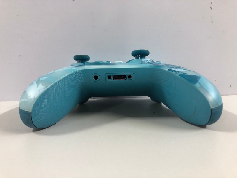 Lot 15  
            Nottingham SR1 - Delivery Only 

                
XBOX WIRELESS CONTROLLER - ICE BREAKER EDITION - ORIGINAL RRP - £74.99