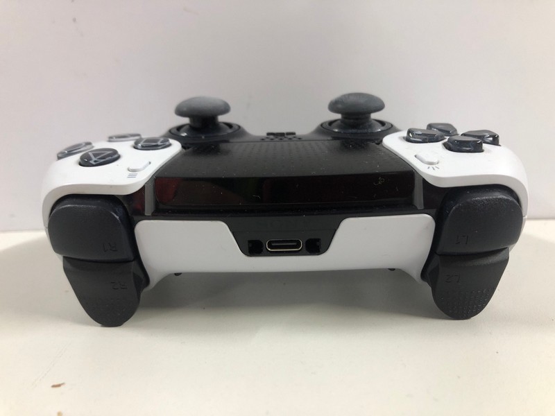 Lot 25  
            Nottingham SR1 - Delivery Only 

                
PLAYSTATION DUAL SENSE EDGE WIRELESS CONTROLLER FOR PS5 - WHITE - ORIGINAL RRP - ...