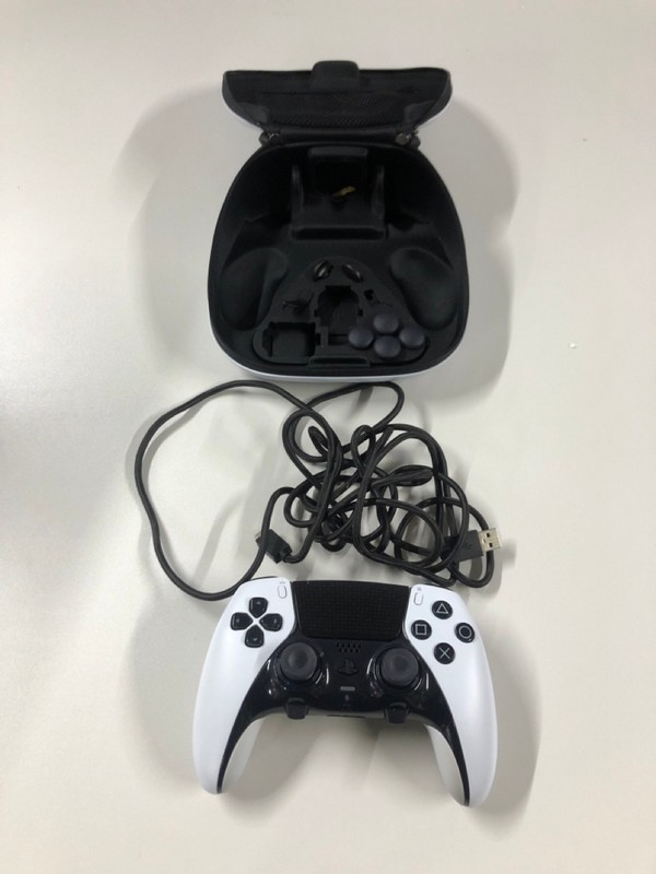 Lot 28  
            Nottingham SR1 - Delivery Only 

                
PLAYSTATION DUAL SENSE EDGE WIRELESS CONTROLLER FOR PS5 - WHITE - ORIGINAL RRP - ...