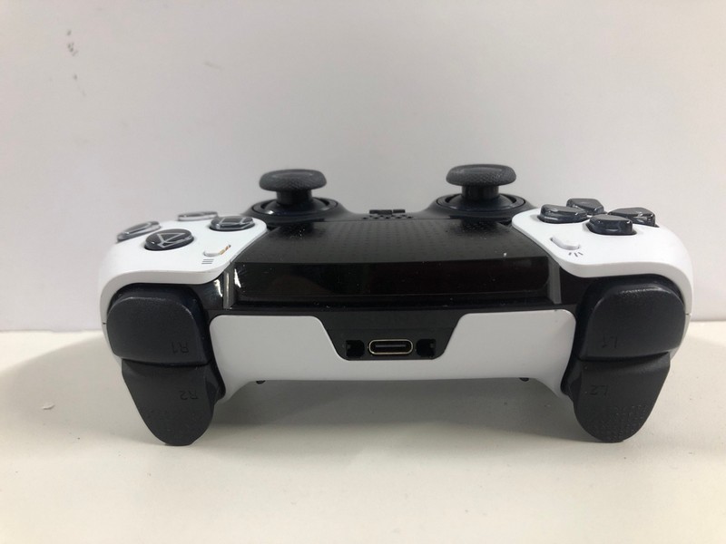 Lot 28  
            Nottingham SR1 - Delivery Only 

                
PLAYSTATION DUAL SENSE EDGE WIRELESS CONTROLLER FOR PS5 - WHITE - ORIGINAL RRP - ...