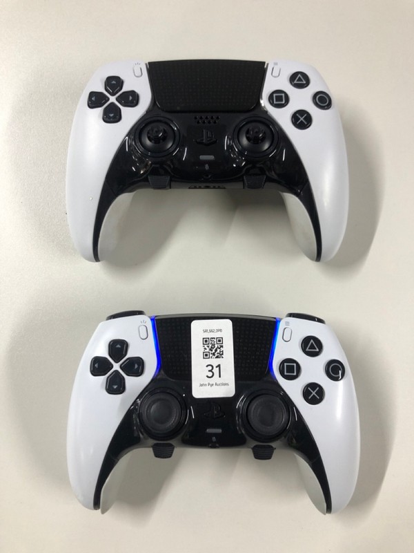Lot 31  
            Nottingham SR1 - Delivery Only 

                
2 X PLAYSTATION DUAL SENSE EDGE WIRELESS CONTROLLER FOR PS5 - WHITE - ORIGINAL RR...