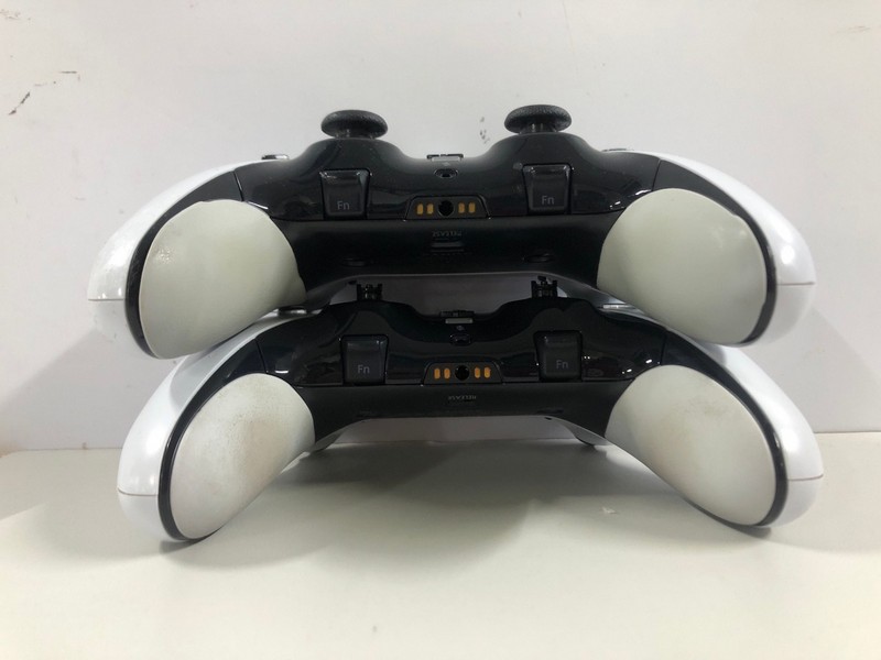 Lot 31  
            Nottingham SR1 - Delivery Only 

                
2 X PLAYSTATION DUAL SENSE EDGE WIRELESS CONTROLLER FOR PS5 - WHITE - ORIGINAL RR...