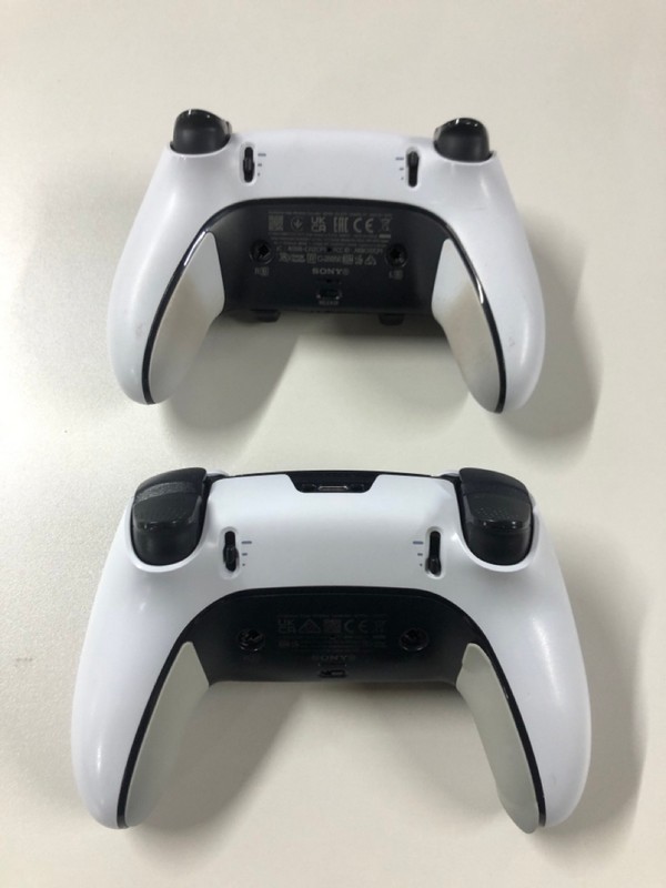 Lot 31  
            Nottingham SR1 - Delivery Only 

                
2 X PLAYSTATION DUAL SENSE EDGE WIRELESS CONTROLLER FOR PS5 - WHITE - ORIGINAL RR...