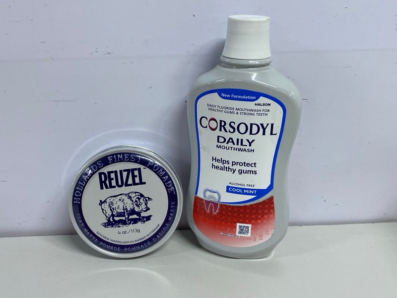 Lot 381  
            Nottingham SR1 - Delivery Only 

                
BOX OF VARIOUS REUZEL PRODUCTS INC. CLAY MATTE POMADE (113G)
