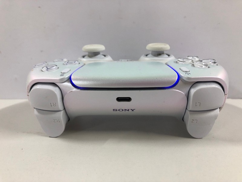 Lot 39  
            Nottingham SR1 - Delivery Only 

                
PLAYSTATION 5 DUAL SENSE WIRELESS CONTROLLER - CHROMA PEARL - ORIGINAL RRP - £74.99
