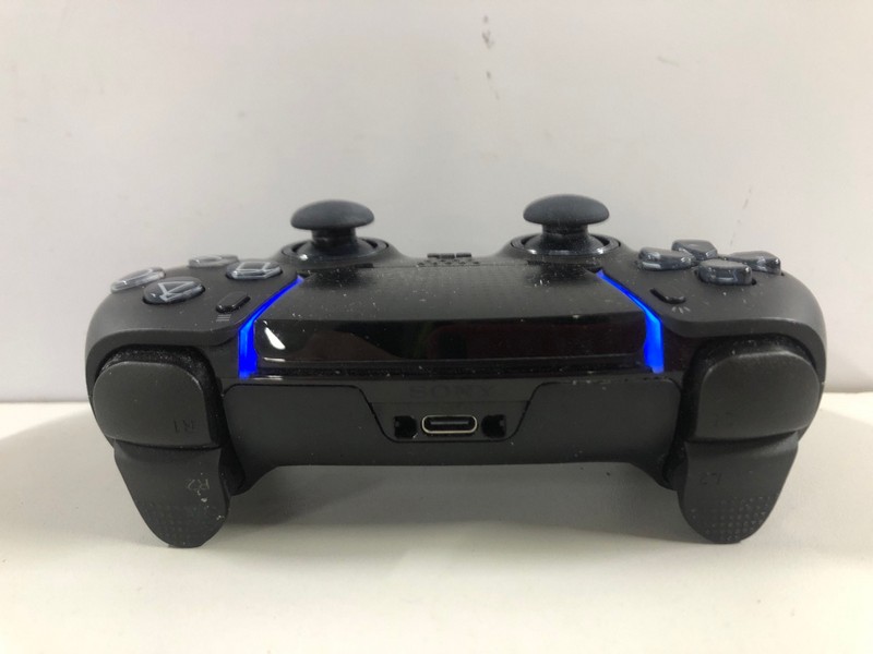 Lot 3  
            Nottingham SR1 - Delivery Only 

                
PLAYSTATION DUAL SENSE EDGE WIRELESS CONTROLLER FOR PS5 - BLACK - ORIGINAL RRP - ...