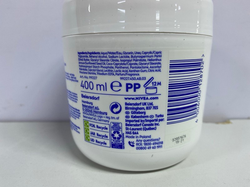 Lot 435  
            Nottingham SR1 - Delivery Only 

                
BOX OF NIVEA REPAIR & CARE CREAM - 400ML