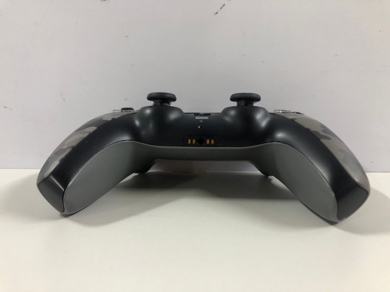 Lot 46  
            Nottingham SR1 - Delivery Only 

                
PLAYSTATION 5 DUAL SENSE WIRELESS CONTROLLER - GREY CAMO - ORIGINAL RRP - £74.99