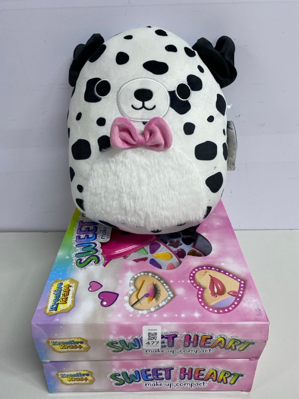 Lot 477  
            Nottingham SR1 - Delivery Only 

                
3 X VARIOUS TOYS/GAMES INC. KREATIVE KRAFT SWEET HEART MAKEUP KIT