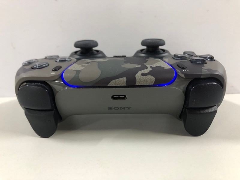 Lot 47  
            Nottingham SR1 - Delivery Only 

                
PLAYSTATION 5 DUAL SENSE WIRELESS CONTROLLER - GREY CAMO - ORIGINAL RRP - £74.99
