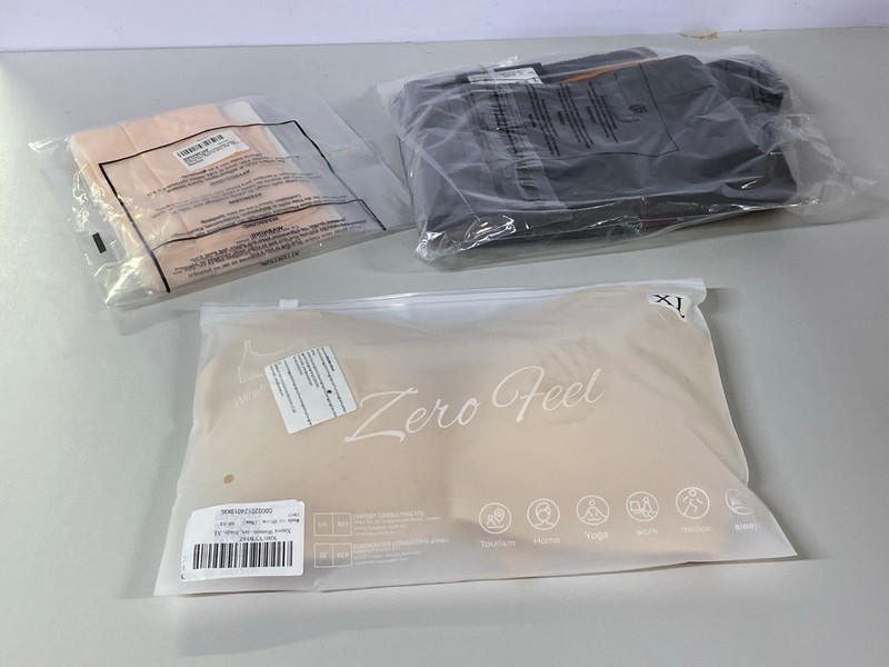 Lot 484  
            Nottingham SR1 - Delivery Only 

                
BOX OF VARIOUS ITEMS INC. BENIRAP MEN'S TRAINER SOCKS