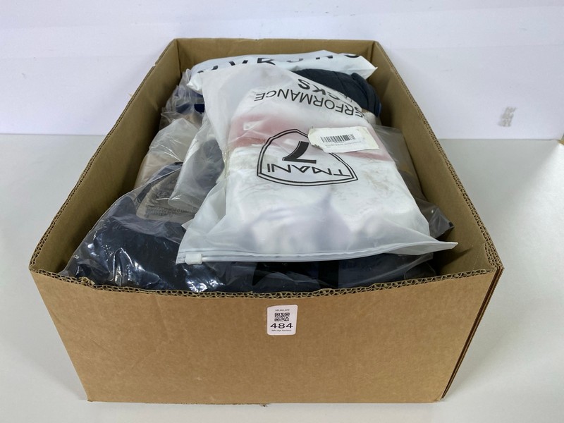 Lot 484  
            Nottingham SR1 - Delivery Only 

                
BOX OF VARIOUS ITEMS INC. BENIRAP MEN'S TRAINER SOCKS