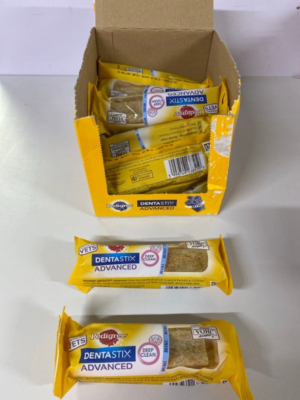 Lot 486  
            Nottingham SR1 - Delivery Only 

                
BOX OF VARIOUS PET ITEMS INC. BEAPHAR FRESH BREATH DOG TREATS - BBD - 25/10/2025