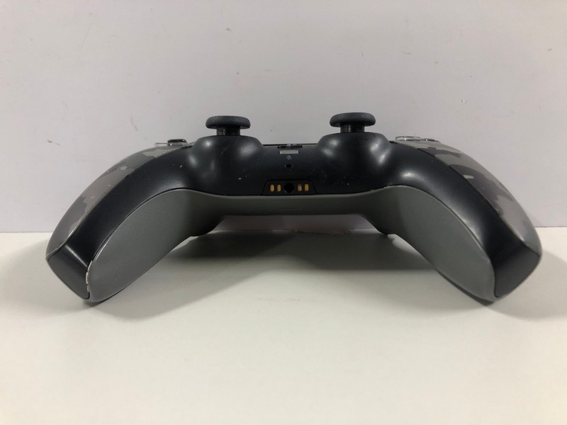 Lot 48  
            Nottingham SR1 - Delivery Only 

                
PLAYSTATION 5 DUAL SENSE WIRELESS CONTROLLER - GREY CAMO - ORIGINAL RRP - £74.99