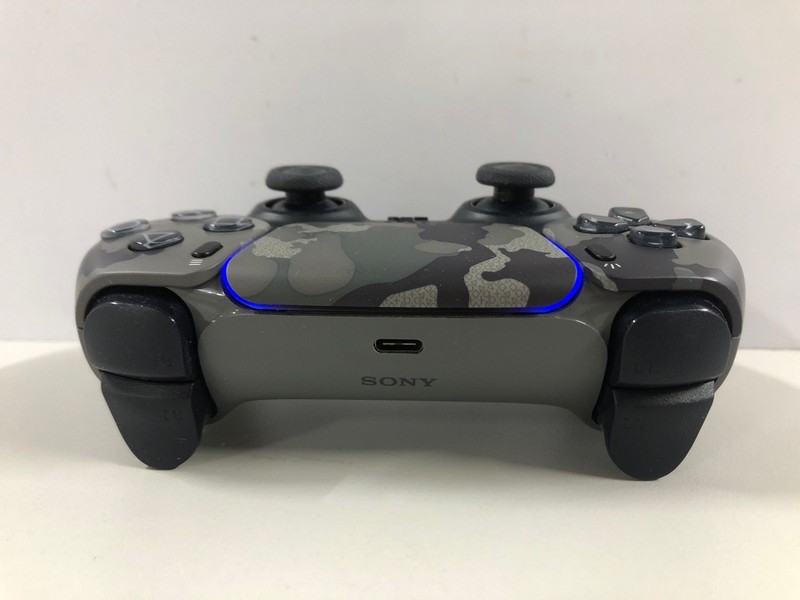 Lot 49  
            Nottingham SR1 - Delivery Only 

                
PLAYSTATION 5 DUAL SENSE WIRELESS CONTROLLER - GREY CAMO - ORIGINAL RRP - £74.99