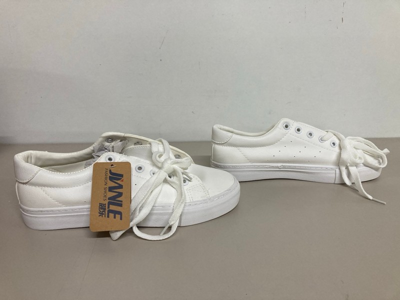 Lot 507  
            Nottingham SR1 - Delivery Only 

                
LIGHTNING MCQUEEN SUITCASE AND JWNLE TRAINERS - WHITE - SIZE 40