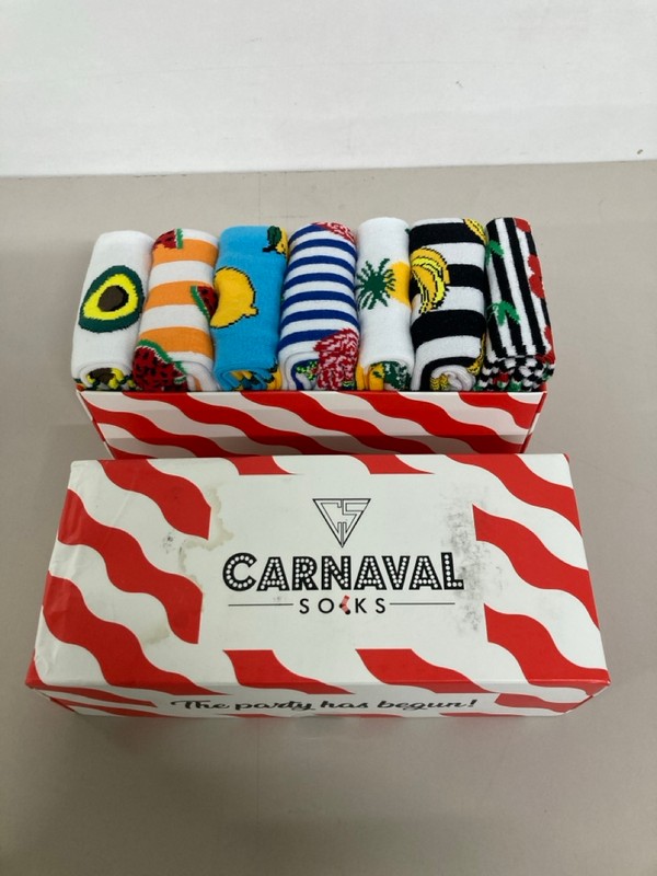 Lot 509  
            Nottingham SR1 - Delivery Only 

                
BOX OF VARIOUS ITEMS INC. RIPT SWIMWEAR - BOYS PLAIN SWIM SHORTS - SIZE UK 11/12