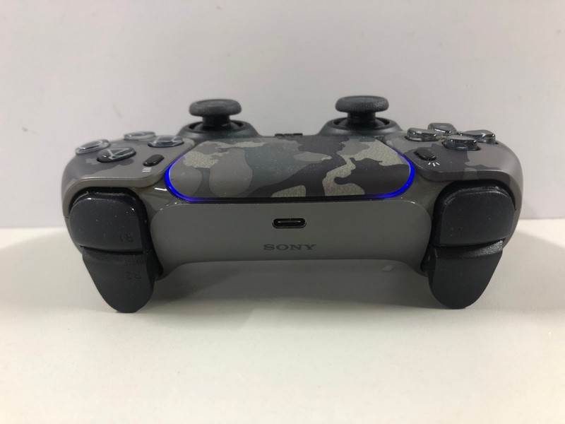 Lot 50  
            Nottingham SR1 - Delivery Only 

                
PLAYSTATION 5 DUAL SENSE WIRELESS CONTROLLER - GREY CAMO - ORIGINAL RRP - £74.99