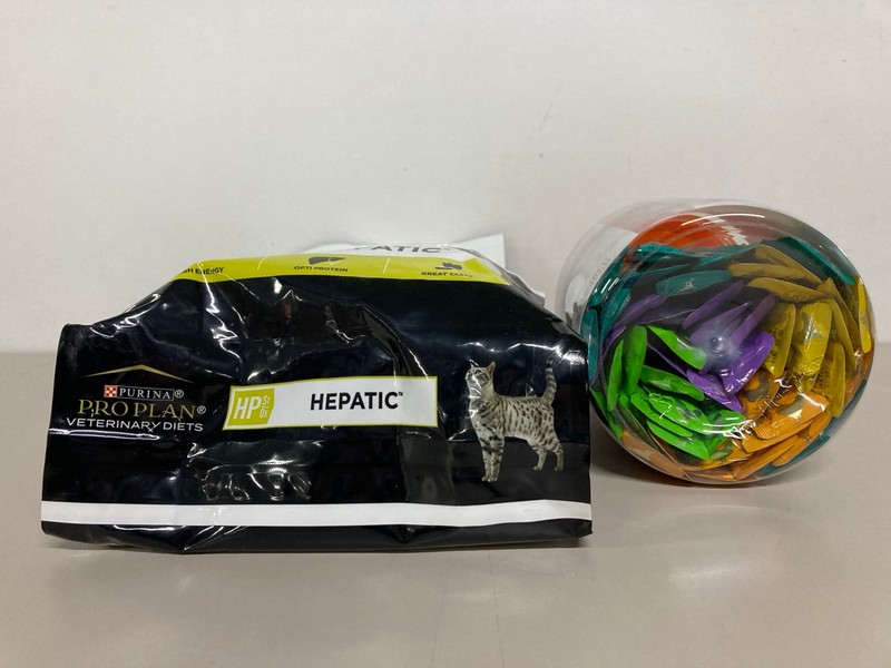 Lot 528  
            Nottingham SR1 - Delivery Only 

                
BOX OF VARIOUS PET ITEMS INC. CIAO CHURU CHICKEN VARIETIES CAT TREATS - BBD - 15/...