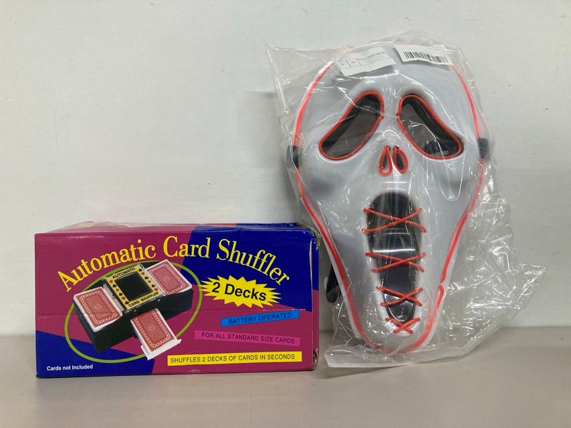 Lot 530  
            Nottingham SR1 - Delivery Only 

                
BOX OF VARIOUS TOYS/GAMES INC. AUTOMATIC CARD SHUFFLER