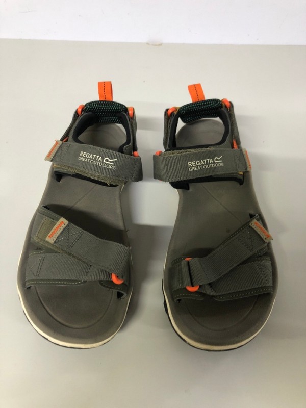 Lot 537  
            Nottingham SR1 - Delivery Only 

                
BOX OF VARIOUS SHOES - MULTIPLE SIZES - MULTIPLE COLOURWAYS