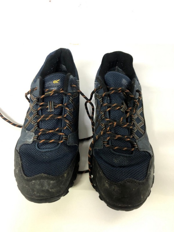 Lot 537  
            Nottingham SR1 - Delivery Only 

                
BOX OF VARIOUS SHOES - MULTIPLE SIZES - MULTIPLE COLOURWAYS