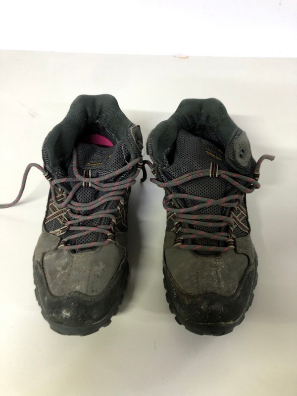 Lot 540  
            Nottingham SR1 - Delivery Only 

                
BOX OF VARIOUS SHOES - MULTIPLE SIZES - MULTIPLE COLOURWAYS