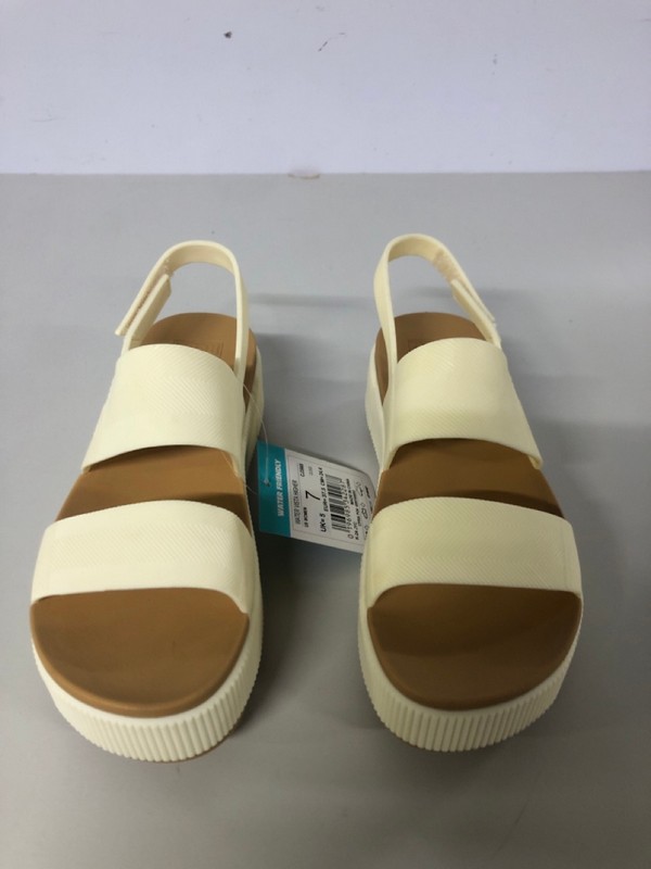 Lot 541  
            Nottingham SR1 - Delivery Only 

                
BOX OF VARIOUS CLOTHING - MULTIPLES SIZES - MULTIPLE COLOURS & REFF SANDALS - CRE...