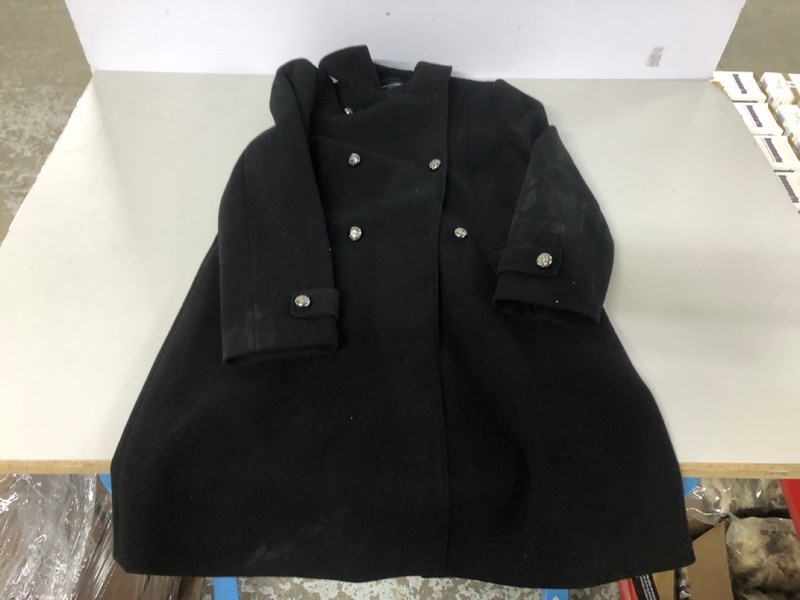 Lot 541  
            Nottingham SR1 - Delivery Only 

                
BOX OF VARIOUS CLOTHING - MULTIPLES SIZES - MULTIPLE COLOURS & REFF SANDALS - CRE...