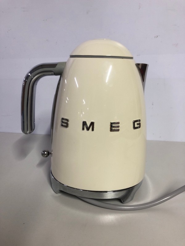 Lot 553  
            Nottingham SR1 - Delivery Only 

                
SMEG KETTLE - CREAM - MODEL - KLF03CRUK - ORIGINAL RRP - £189.99