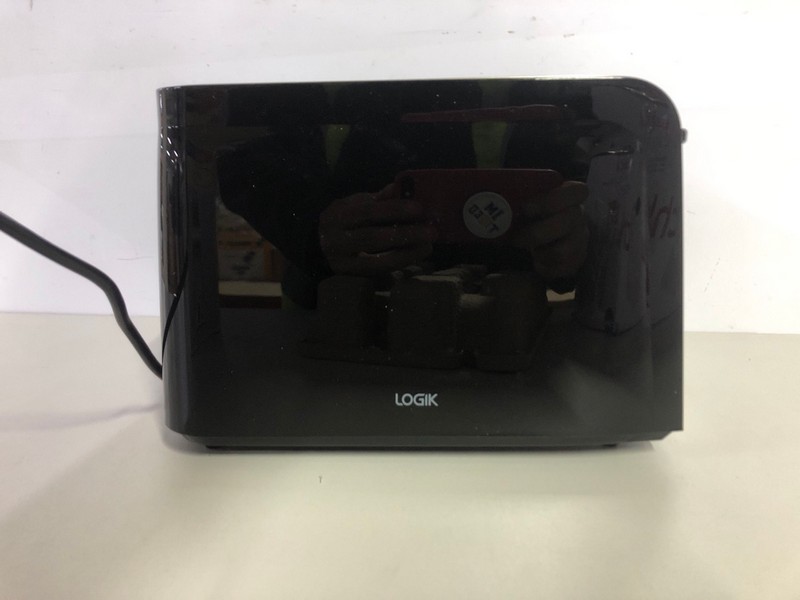 Lot 554  
            Nottingham SR1 - Delivery Only 

                
4 X VARIOUS TOASTERS INC. ESSENTIALS 2 SLICE TOASTER