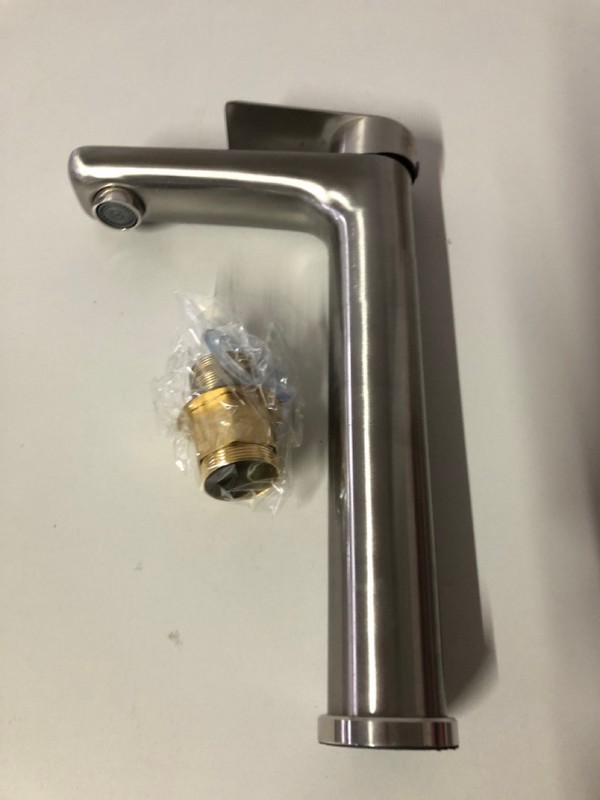 Lot 558  
            Nottingham SR1 - Delivery Only 

                
BASIN KITCHEN FAUCET - SILVER