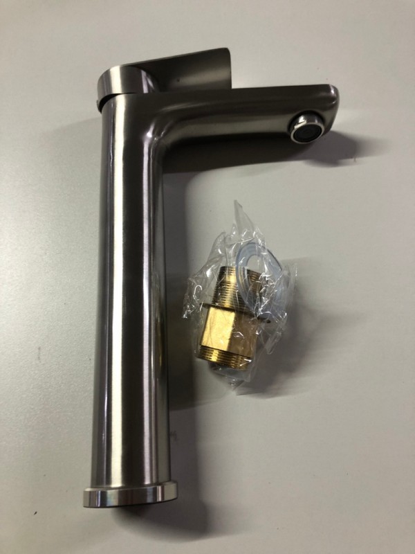 Lot 558  
            Nottingham SR1 - Delivery Only 

                
BASIN KITCHEN FAUCET - SILVER