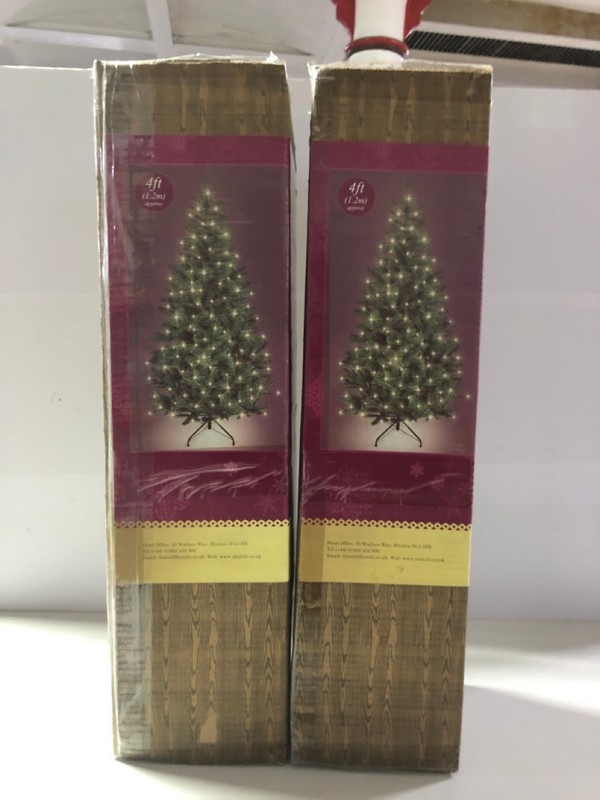 Lot 562  
            Nottingham SR1 - Delivery Only 

                
2 X PRE-LIT ALASKAN PINE GREEN CHRISTMAS TREES
