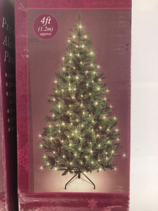 Lot 562  
            Nottingham SR1 - Delivery Only 

                
2 X PRE-LIT ALASKAN PINE GREEN CHRISTMAS TREES