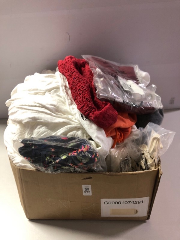 Lot 575  
            Nottingham SR1 - Delivery Only 

                
BOX OF VARIOUS CLOTHING - MULTIPLE SIZES - MULTIPLE COLOURS