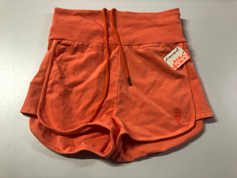 Lot 575  
            Nottingham SR1 - Delivery Only 

                
BOX OF VARIOUS CLOTHING - MULTIPLE SIZES - MULTIPLE COLOURS