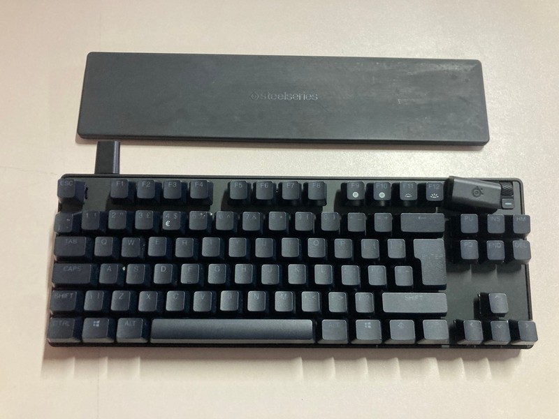 Lot 585  
            Nottingham SR1 - Delivery Only 

                
STEELSERIES APEX PRO TKL WIRELESS TENKEYLESS ESPORTS GAMING KEYBOARD - ORIGINAL R...