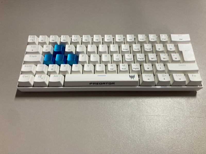 Lot 593  
            Nottingham SR1 - Delivery Only 

                
3 X VARIOUS KEYBOARDS INC. PREDATOR AETHON 330