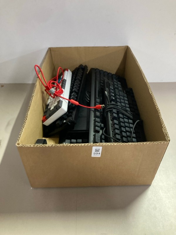 Lot 594  
            Nottingham SR1 - Delivery Only 

                
BOX OF VARIOUS KEYBOARDS