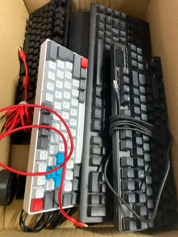 Lot 594  
            Nottingham SR1 - Delivery Only 

                
BOX OF VARIOUS KEYBOARDS